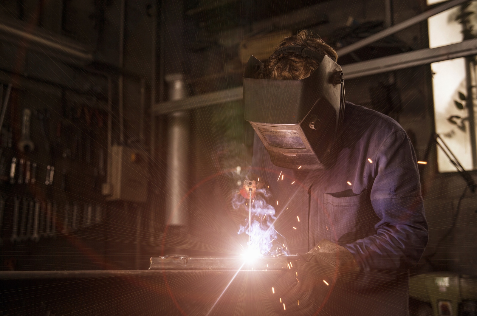 welder soldering iron in workshop 2023 11 27 04 53 53 utc Empresa